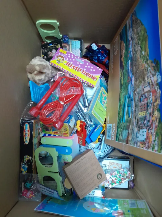 BOX OF APPROX 15 ASSORTED ITEMS TO INCLUDE - ITALY PUZZLE, PEPPA PIG STICKERS, POKEMON CARDS ETC