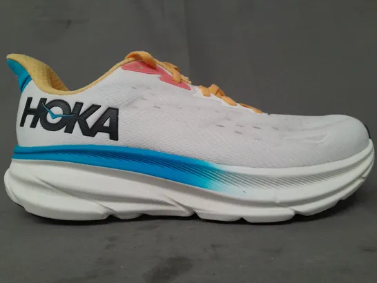 BOXED PAIR OF HOKA CLIFTON 9 WIDE SHOES IN WHITE/YELLOW/BLUE UK SIZE 7