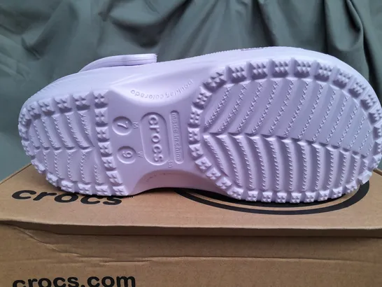 BOXED CROCS CLASSIC IN LILAC - UK M6/W7