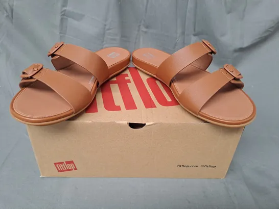 BOXED PAIR OF FITFLOP GRACIE RUBBER-BUCKLE TEO-BAR LEATHER SLIDES IN TAN UK SIZE 6.5