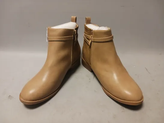 BOXED PAIR OF DESIGNER ANKLE BOOTS IN KHAKI EU SIZE 39