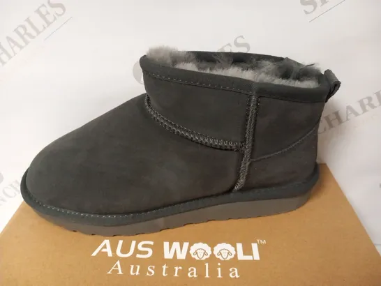 BOXED AUS WOOLI AUSTRAILIA NOOSA GREY SIZE 5