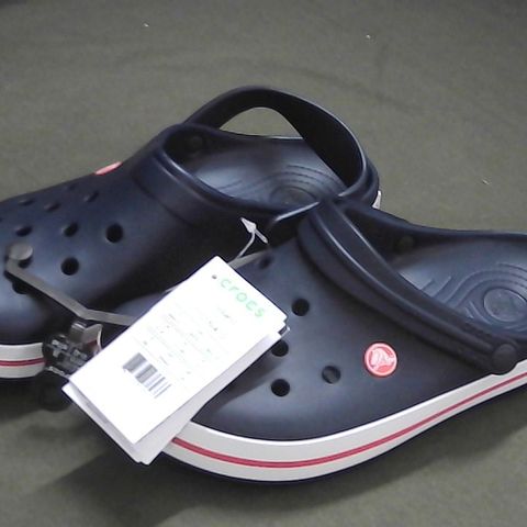 CROCS CROCBAND NAVY RELAXED FIT UK SIZE 7/8 