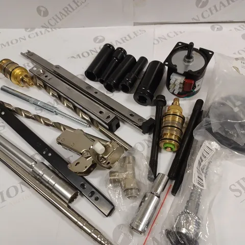 LOT OF ASSORTED FITTING AND DIY ITEMS TO INCLUDE DOOR KNOCKER, SOCKET SET PIECES AND GUIDE RAILS / COLLECTION ONLY