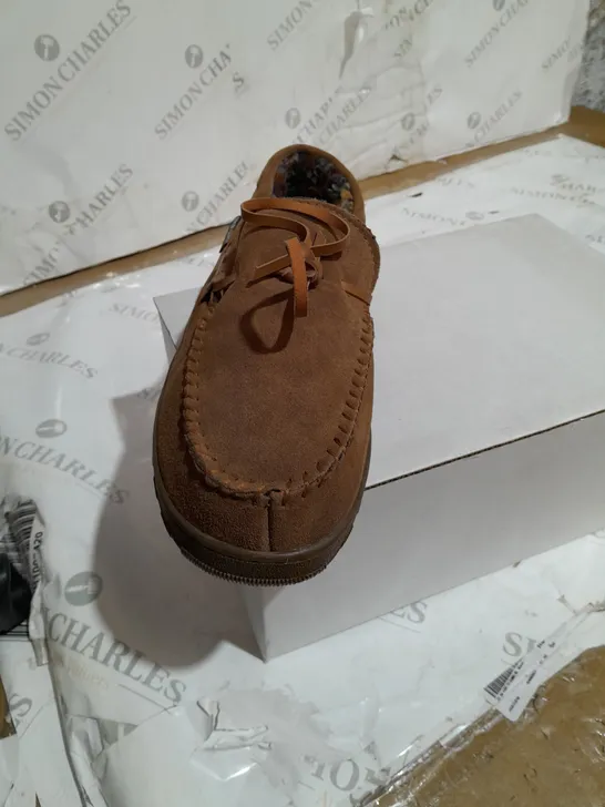 MUK LUKS MENS SLIPPERS TAN SIZE 12.5