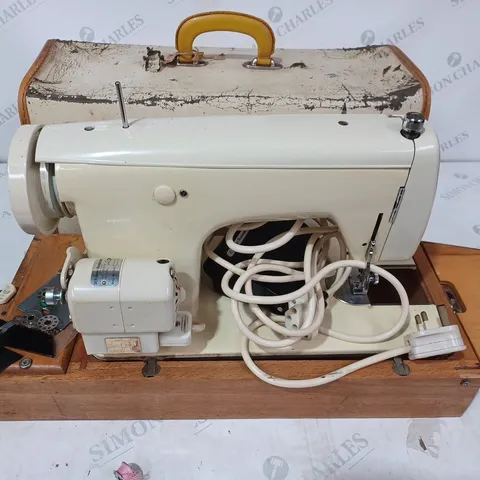 FRISTER & ROSSMANN MODEL 35 VINTAGE SEWING MACHINE & STORAGE CASE 