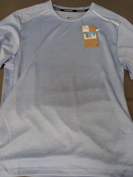 NIKE DRI-FIT TOP IN LIGHT BLUE SIZE MEDIUM