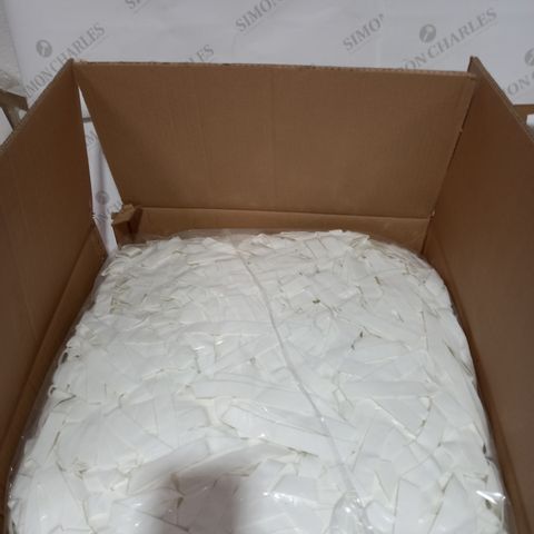 BOX OF LARGE QUANTITY OF PLAIN WHITE WOVEN 20MM ELASTIC 