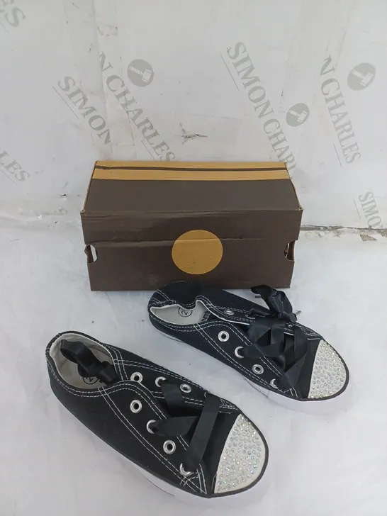 APPROXIMATELY 20 PAIRS OF BOXED DESIGNER JEWELLED FLAT TRAINER, BLACK IN VARIOUS SIZES 