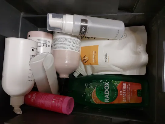 BOX OF APPROX 15 COSMETIC ITEMS TO INCLUDE CERAVE HYDRATING CLEANSER, AVEENO BABY HAIR AND BODY WASH, HUDABEAUTY LIQUID MATTE LIPSTICK