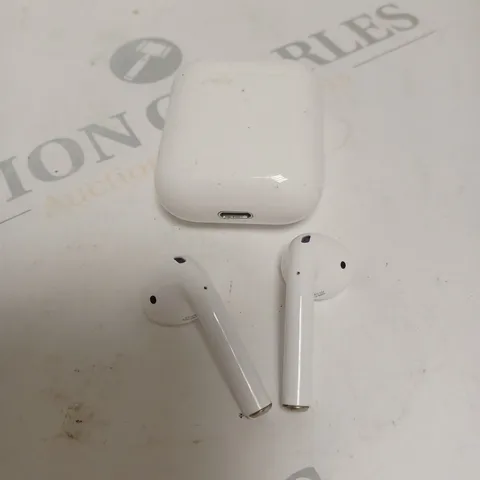 APPLE AIRPODS IN WHITE WITH CHARGING CASE 