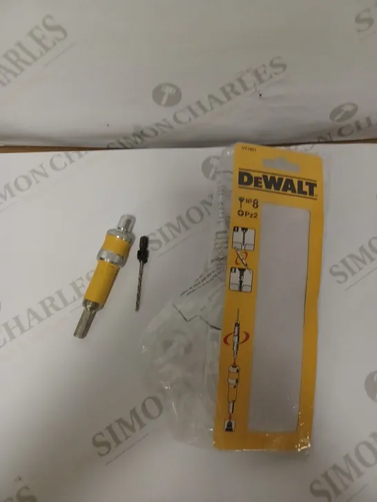 DEWALT DT7601QZ 8 SA CONNECTOR WITH HOLDER AND PZ2