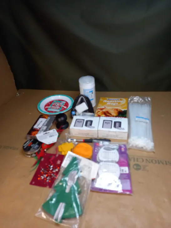 LOT OF ASSORTED ITEMS TO INCLUDE ROASTING BAGS, CABLE TIES AND COMBINATION LOCKS 