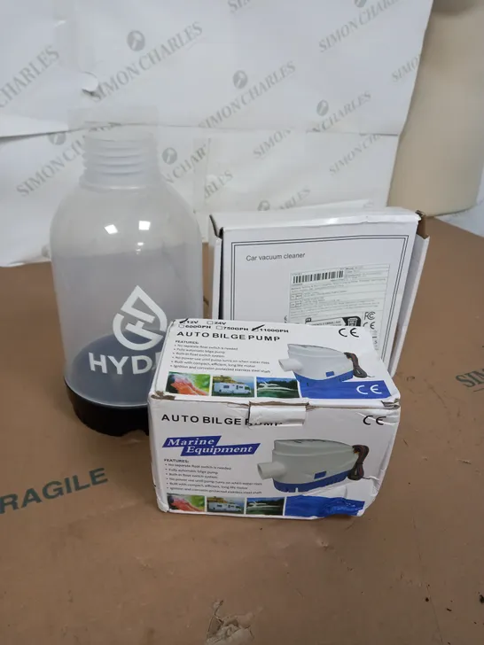 BOX OF ASSORTED CAR ACCESSORIES TO INCLUDE - HYDRO BOTTLE - CAR VACUUM - AUTO BILGE PUMP / COLLECTION ONLY 