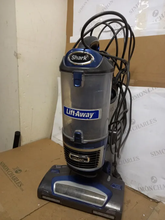 SHARK NV602UK LIFT-AWAY UPRIGHT VACUUM CLEANER 