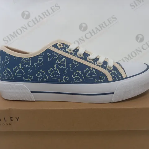 BOXED PAIR OF RADLEY LONDON CANVAS TRAINERS IN CREAM/NAVY UK SIZE 6