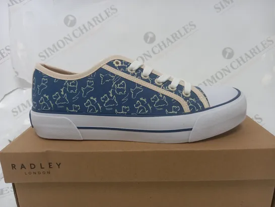 BOXED PAIR OF RADLEY LONDON CANVAS TRAINERS IN CREAM/NAVY UK SIZE 6