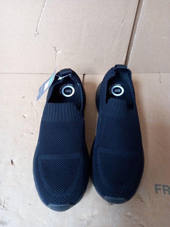 PAIR OF GOODMOVE SHOES (BLACK), SIZE 5 UK
