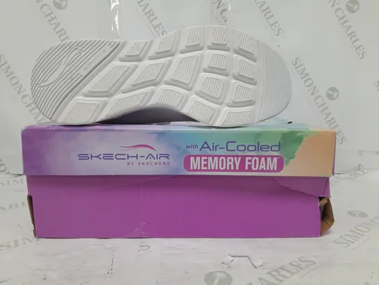 BOXED PAIR OF SKECHERS AIR COURT TRAINERS IN WHITE SIZE 6