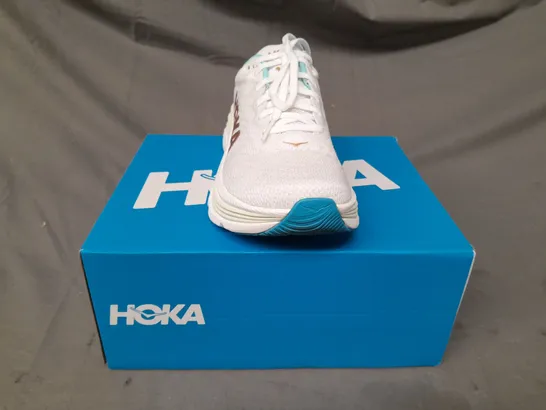 BOXED PAIR OF HOKA GAVIOTA SHOES IN WHITE/SEA FOAM/CYAN/BRONZE UK SIZE 4.5