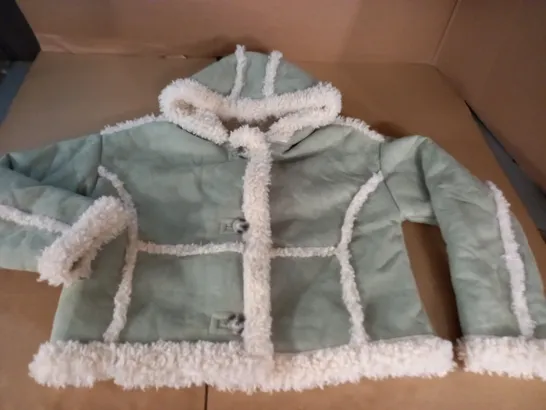 URBAN OUTFITTERS FAUX FUR COAT IN GREEN/CREAM - M