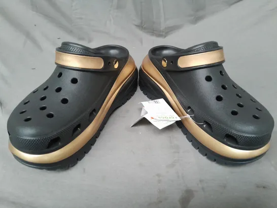 PAIR OF CROCS MEGA CRUSH METALLIC CLOGS IN BLACK/GOLD UK SIZE M8/W9