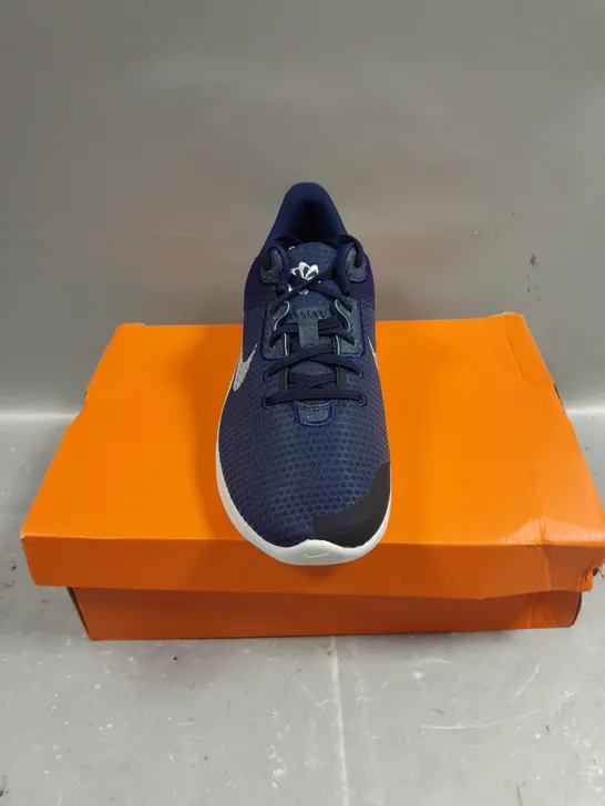 BOXED PAIR OF NIKE FLEX EXPERIENCE TRAINERS IN NAVY - 9