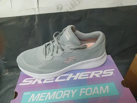 BOXED SKECHERS SKECH-LITE PRO - PERFECT TIME WITH MEMORY FOAM - GREY AND PINK - SIZE 7 UK