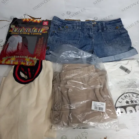 BOX OF APPROXIMATELY 22 ASSORTED CLOTHING ITEMS TO INCUDE - SHORTS , T-SHIRT , JUMPER ETC