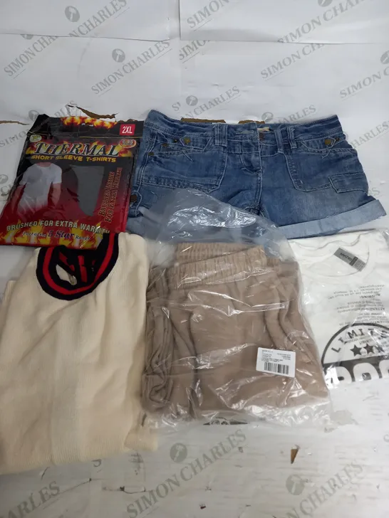 BOX OF APPROXIMATELY 22 ASSORTED CLOTHING ITEMS TO INCUDE - SHORTS , T-SHIRT , JUMPER ETC