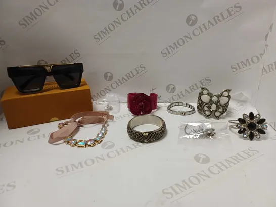 LOT OF APPROX 8 ASSORTED JEWELLERY ITEMS TO INCLUDE IN THE STYLE OF LOUIS VUITTON BLACK SQUARE SUNGLASSES, JON RICHARD SILVER BRACELET, SNOWFLAKE EARRINGS, ETC