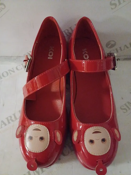 BOXED PAIR OF KOI TIRA MARY JANES 'PO EDITION' SIZE 6