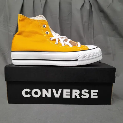 BOXED PAIR OF CONVERSE SHOES IN MUSTARD UK SIZE 6.5