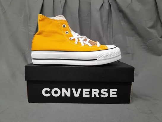 BOXED PAIR OF CONVERSE SHOES IN MUSTARD UK SIZE 6.5