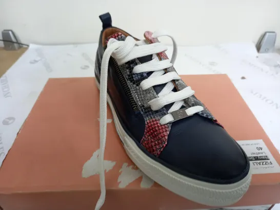 BOXED MODA IN PELLE FIZZALI EATHER LACE UP SHOES IN NAVY