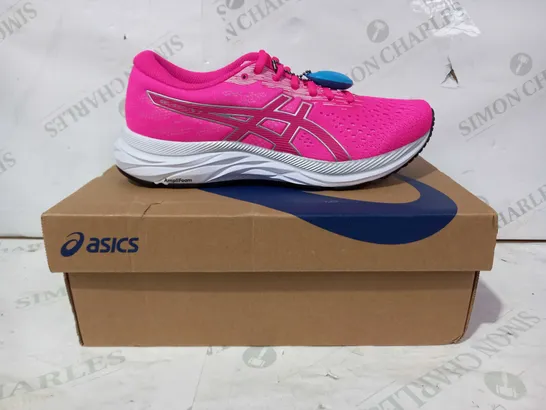 BOXED PAIR OF OASICS GEL-EXCITE 7 TRAINERS IN PINK EU SIZE 38