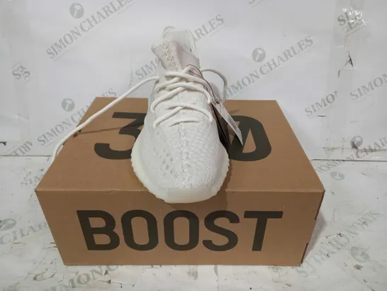 BOXED PAIR OF ADIDAS YEEZY BOOST 350 V2 SHOES IN CREAM UK SIZE 6.5