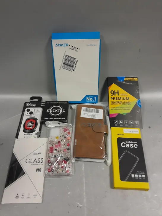 APPROXIMATELY 30 ASSORTED SMARTPHONE ACCESSORIES TO INCLUDE PROTECTIVE CASES, SCREEN PROTECTORS, CHARGING CABLES ETC 