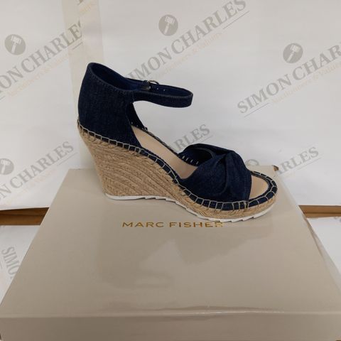 BOXED PAIR OF MARC FISHER WEDGED SANDALS - BLUE/WHITE SIZE 9.5W