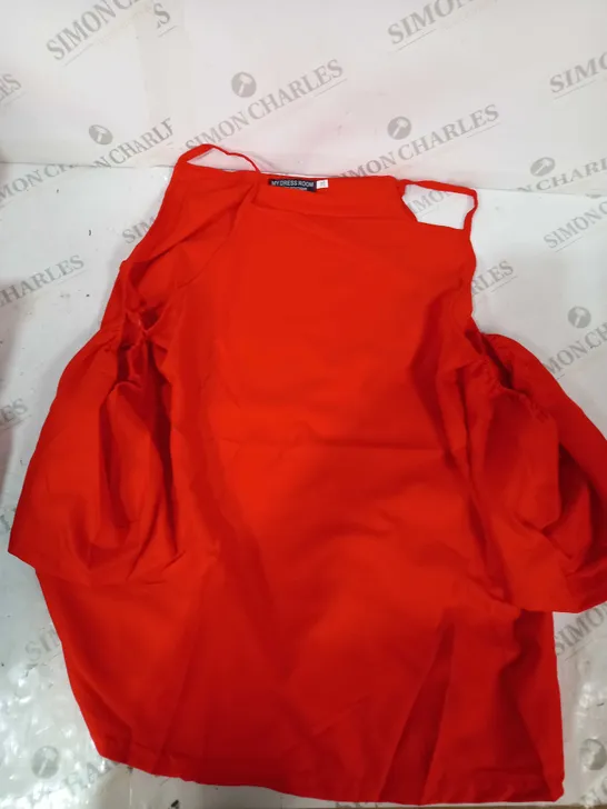 BRAND NEW BOX OF APPROXIMATELY 10 MY DRESS ROOM ONLINE BOUTIQUE OPEN SHOULDER TOP IN RED - 2XL