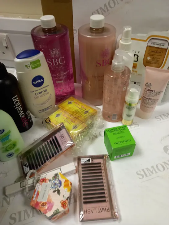 ASSORTMENT OF BEAUTY PRODUCTS APPROX. 20 ITEMS 