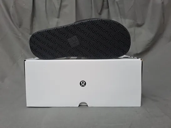 BOXED PAIR OF LULULEMON SLIDERS IN BLACK UK SIZE 5.5