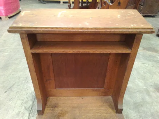 VINTAGE CLERGY CHAIR PEW BENCH WITH TEXT STAND AND PRAYER SPACE