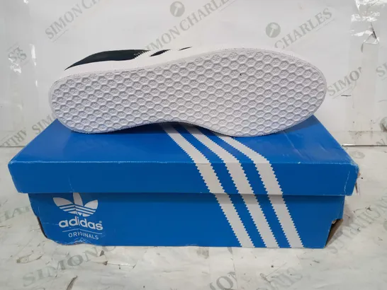 BOXED PAIR OF ADIDAS GAZELLE SHOES IN BLACK/WHITE UK SIZE 10