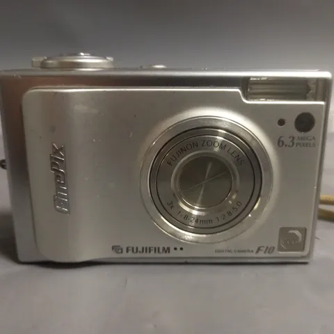 FUJIFILM FINEPIX F10 CAMERA