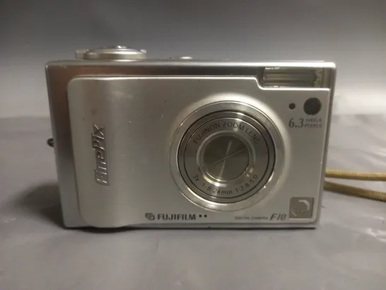 FUJIFILM FINEPIX F10 CAMERA