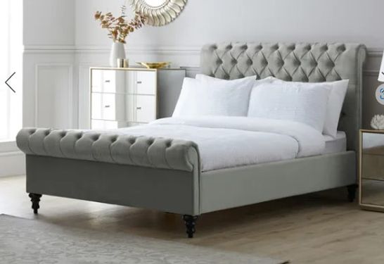 BOXED 4'6" CLASSIC CHESTERFIELD PALE GREY BEDSTEAD - 3 BOXES