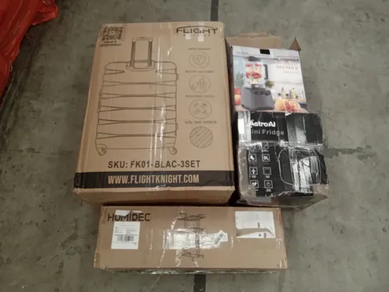 PALLET OF ASSORTED ITEMS INCLUDING FLIGHT NIGHT SUITCASE, HIGH SPEED BLENDER, ASTRO AI MINI FRIDGE, HOMIDEC DRYING RACK, GETFIT PREMIUM AIR BED, NAVARIS HEATED BLANKET 