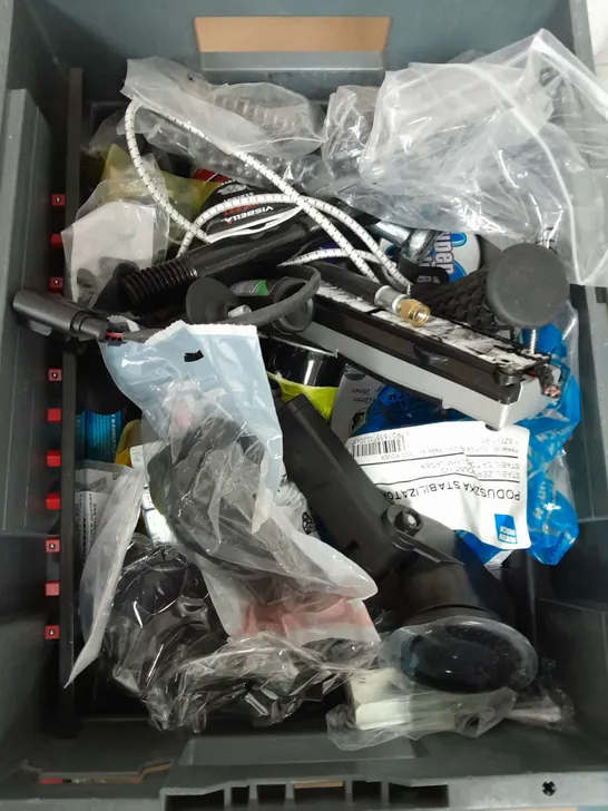 BOX OF ASSORTED CAR ITEMS TO INCLUDE GODSON TREAD GAUGE - CYCLE CHAIN WEAR INDICATOR - PAINT REPAIR / COLLECTION ONLY 