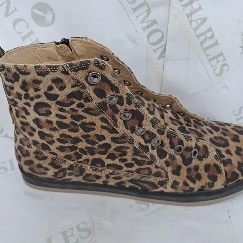ADEESO LEOPARD STYLE BOOTS SIZE 39